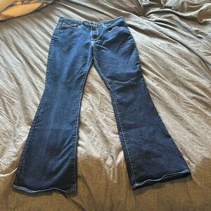 Women’s size 31, 725 High Rise Bootcut Jeans.